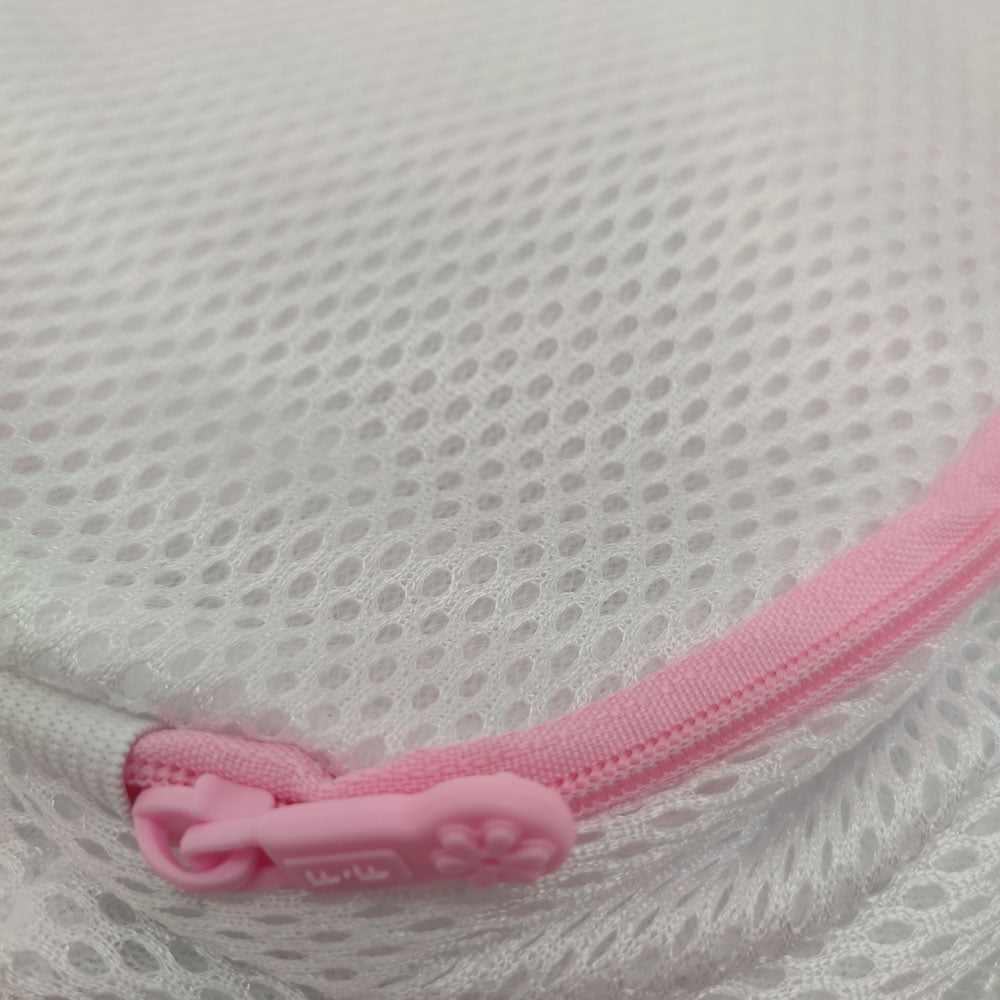 Mesh Wash Bags for Delicates, Set of 3 at 15 x 15 cm - Image 6